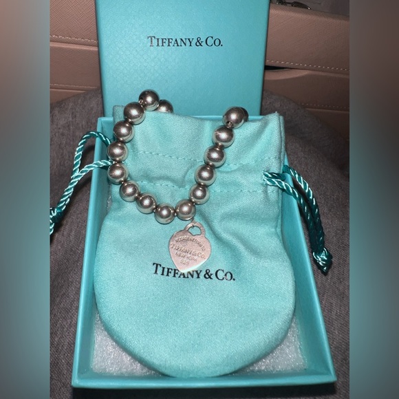 Tiffany and Co. heart tag bracelet, sterling silver, 8mm - Picture 3 of 5